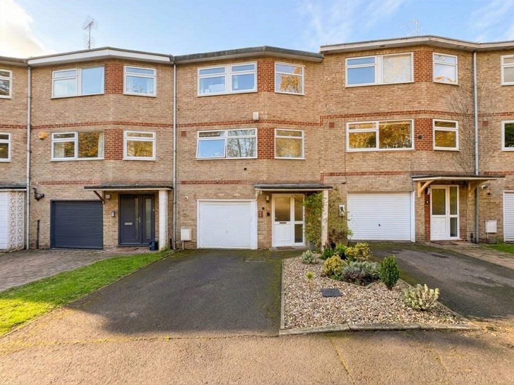 4 bed property in The Ridgeway, Mill Hill, NW7, London
